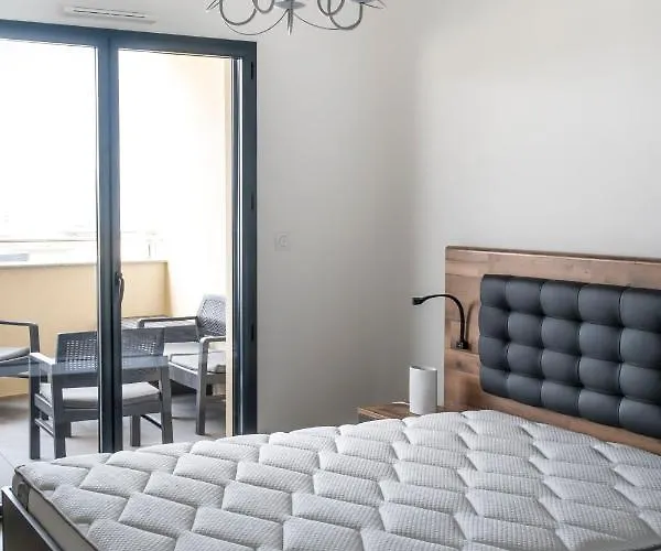 Superbe T2 Climatise, Proche - Belle Vue Apartmán *