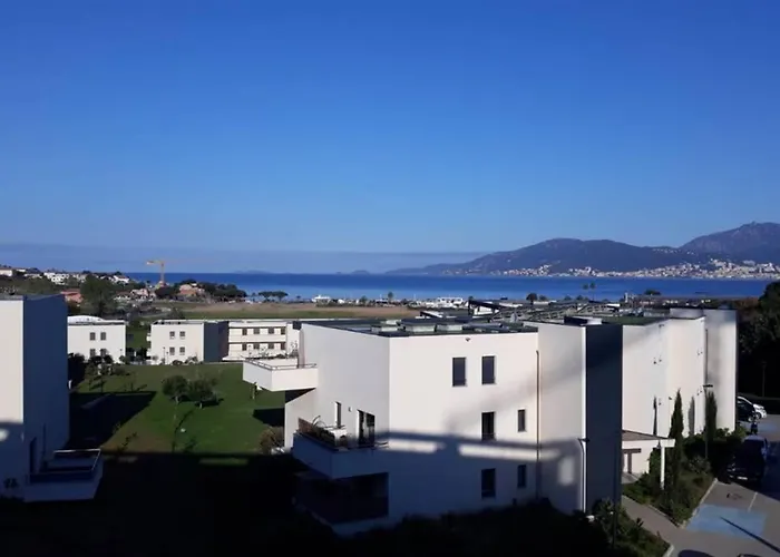 Superbe T2 Climatise, Proche - Belle Vue Apartment *